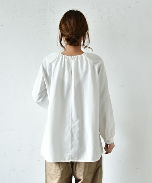 hagumu｜襟ギャザープルオーバー [[125664]][C]