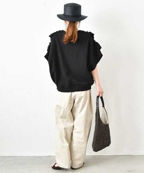 トラノイ　フリルデザインプルオーバー新品未使用　グレージュ トラノイ フリルデザインプルオーバー新品未使用 グレージュ