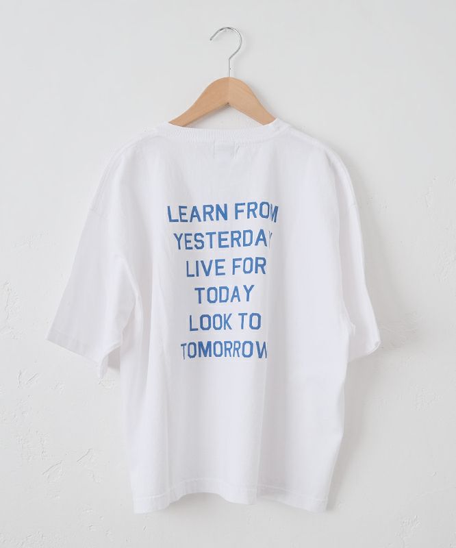  her.｜LOOK TO TOMORROW リラックスフィットTee [[LOOK TO TOMORROW Relax Fit Tee(ハ゛ックフ゜リント)]][C]