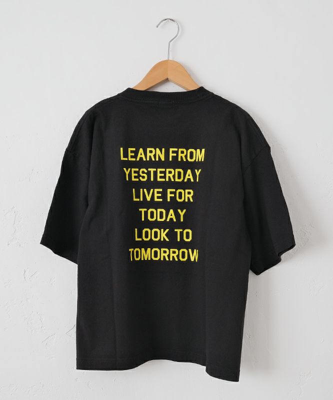  her.｜LOOK TO TOMORROW リラックスフィットTee [[LOOK TO TOMORROW Relax Fit Tee(ハ゛ックフ゜リント)]][C]