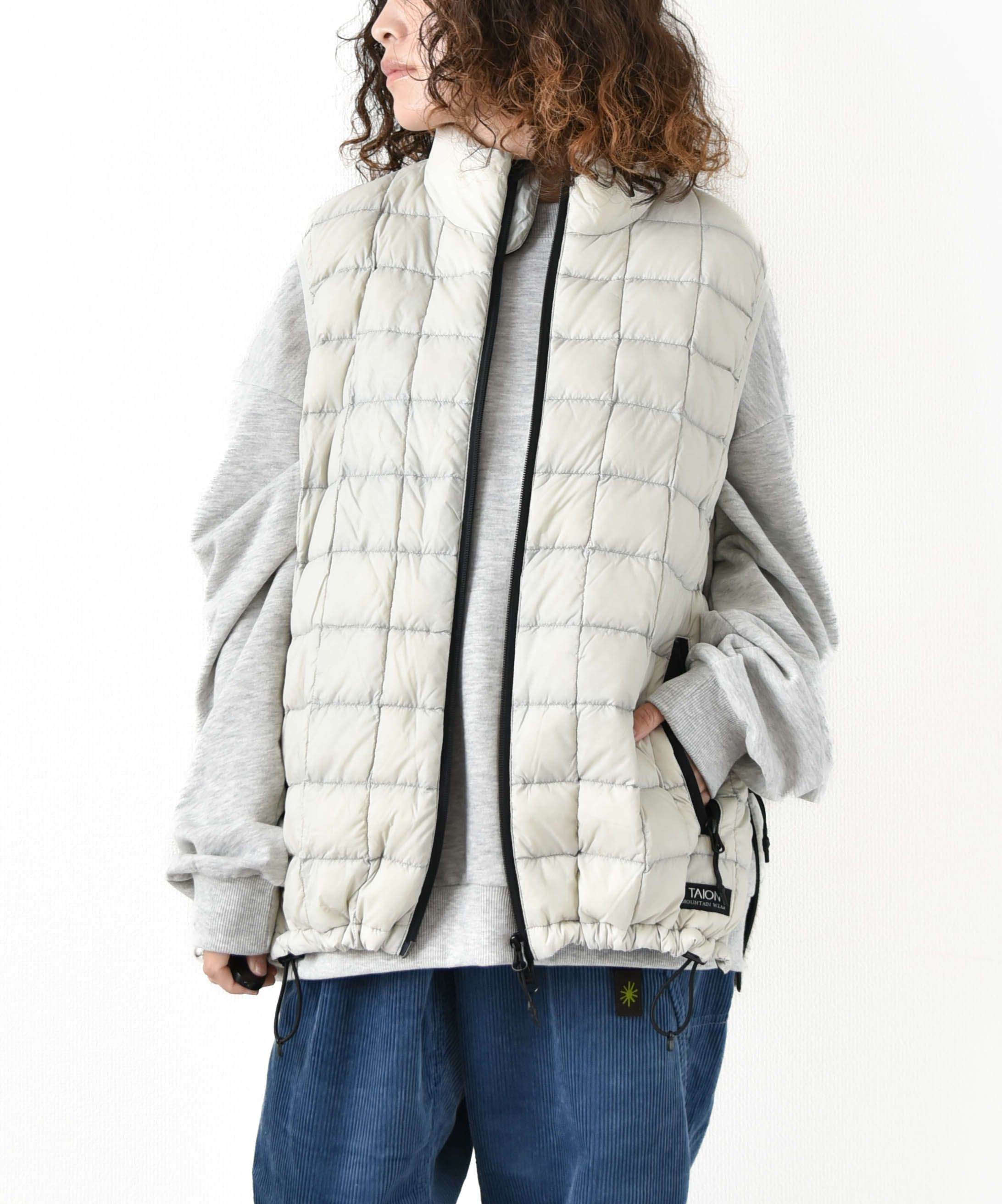 TAION｜MOUTAIN HI-NECK W-ZIP LIGHT DOWN VEST [[TAION-002ZXMT-800]][D]