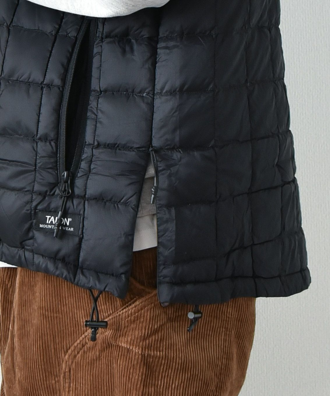  TAION｜MOUTAIN HI-NECK W-ZIP LIGHT DOWN VEST [[TAION-002ZXMT-800]][D]