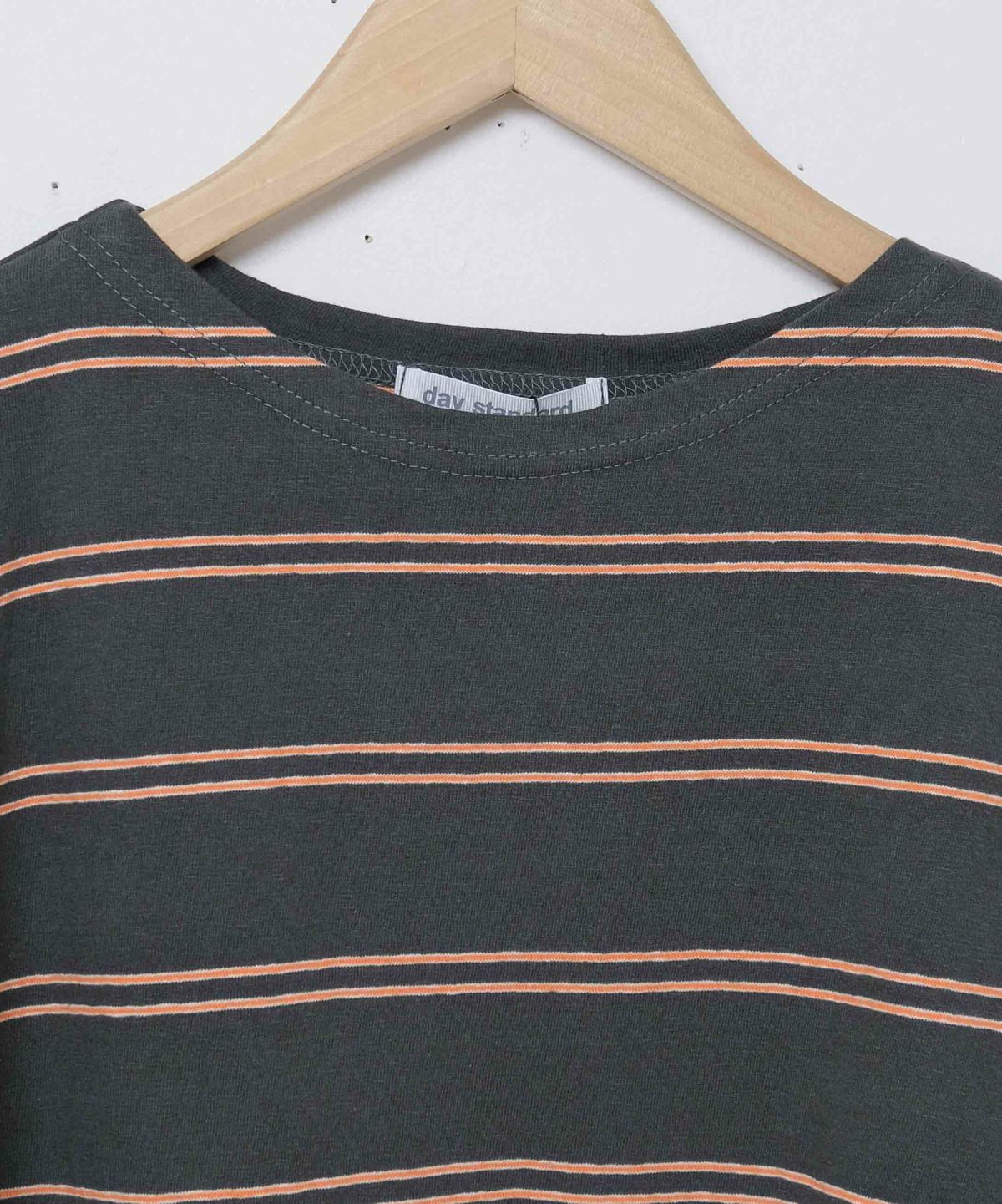 day standard｜ワイドボートネックTee [[853402]][D]