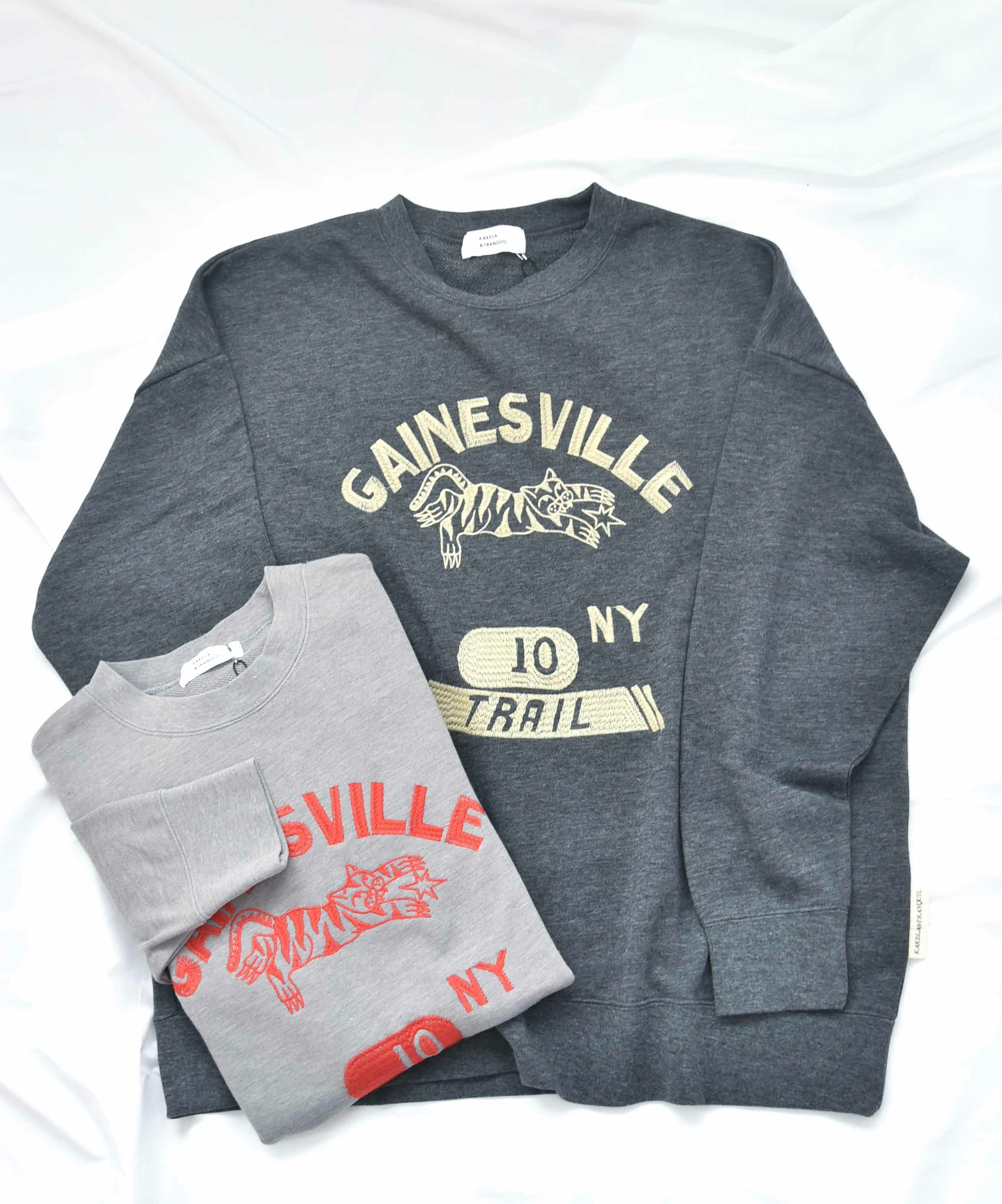 KAKELA&TRANQUIL｜ロングクルーカレッジ刺繍 [[12507-299-10]][D]