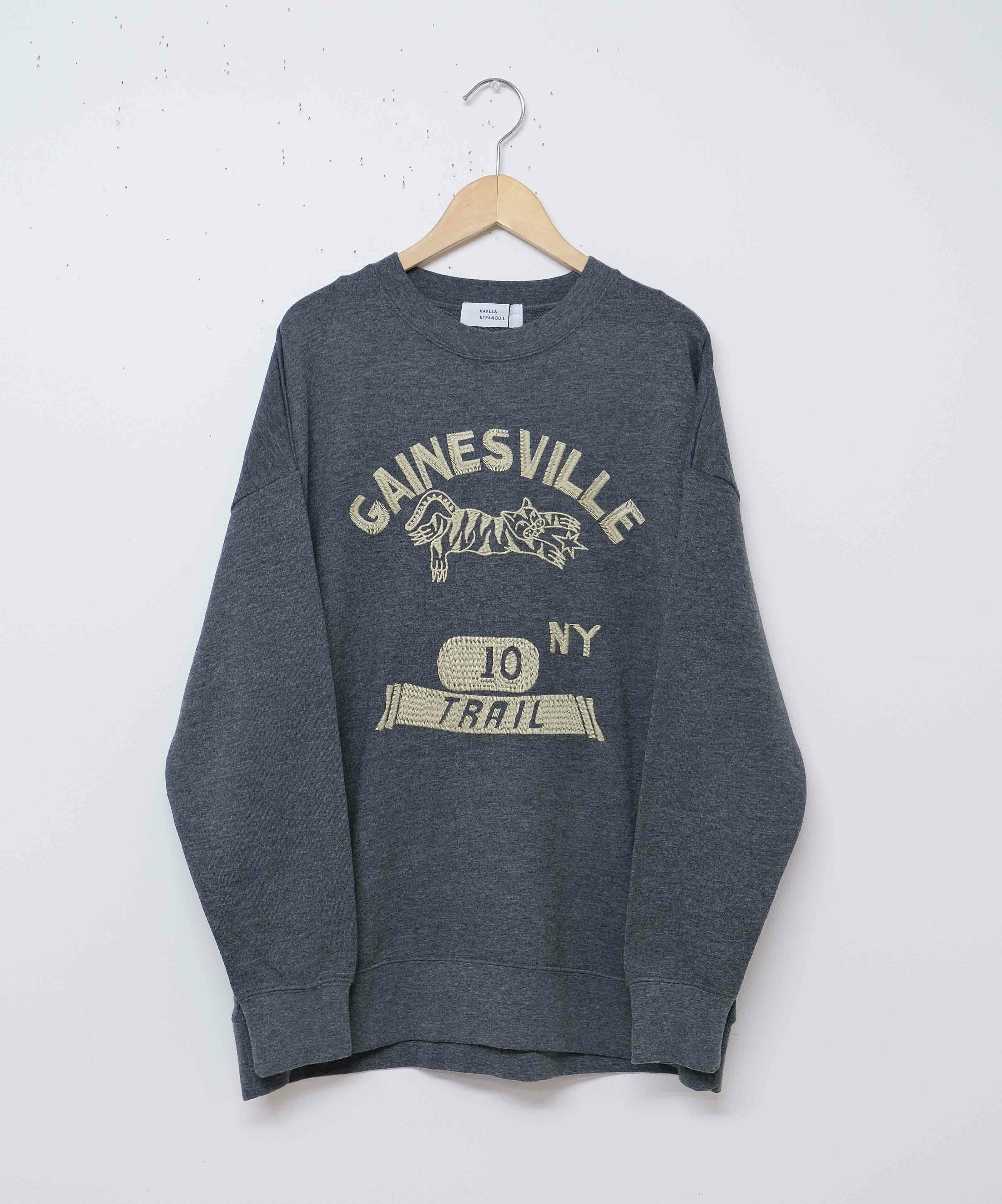 KAKELA&TRANQUIL｜ロングクルーカレッジ刺繍 [[12507-299-10]][D]