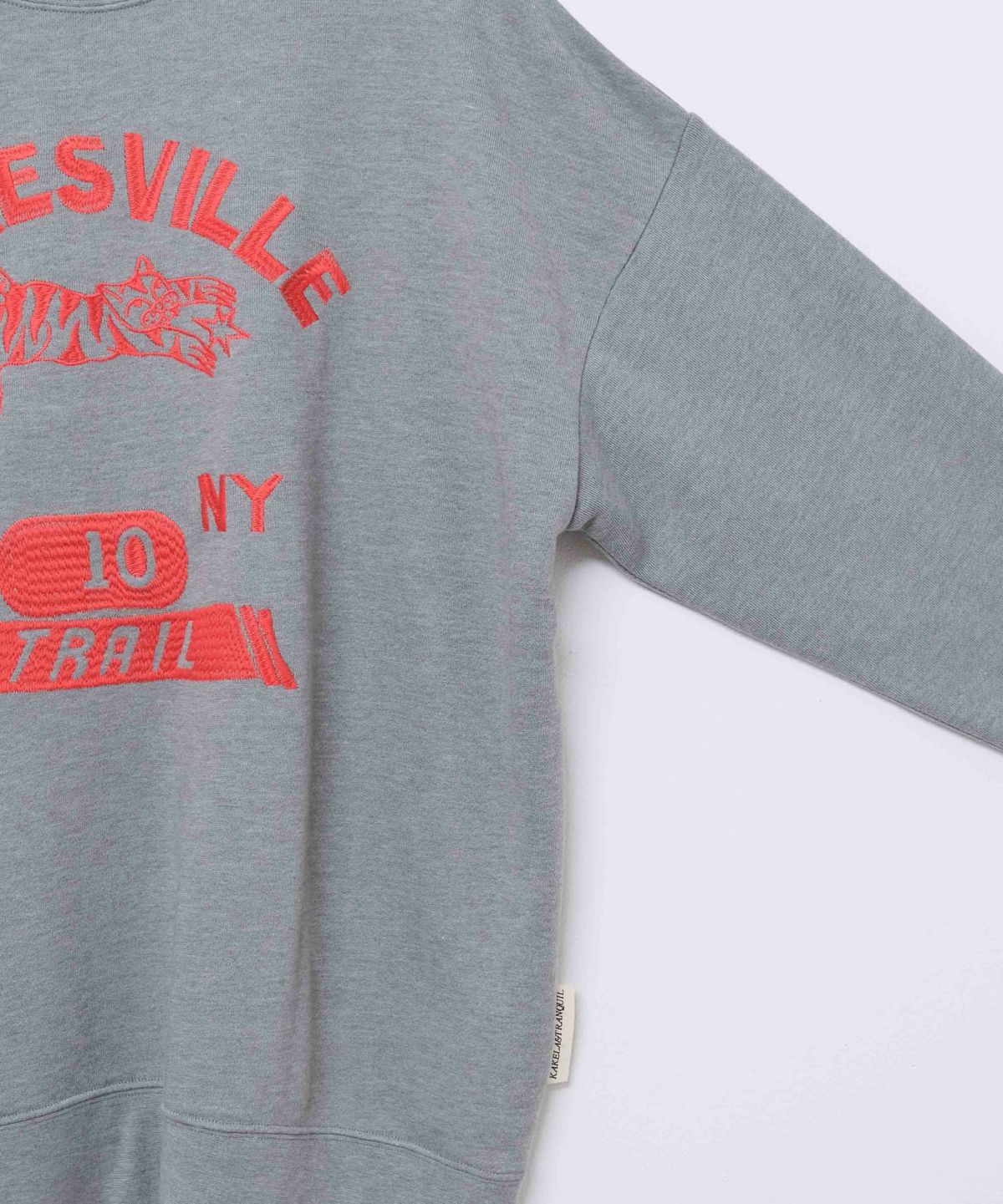 KAKELA&TRANQUIL｜ロングクルーカレッジ刺繍 [[12507-299-10]][D]