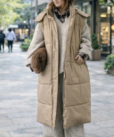 hagumu ベージュ ダウンベスト ロング丈　定価15,800 タグ付 hagumu ベージュ ダウンベスト ロング丈 定価15,800 タグ付 hagumu